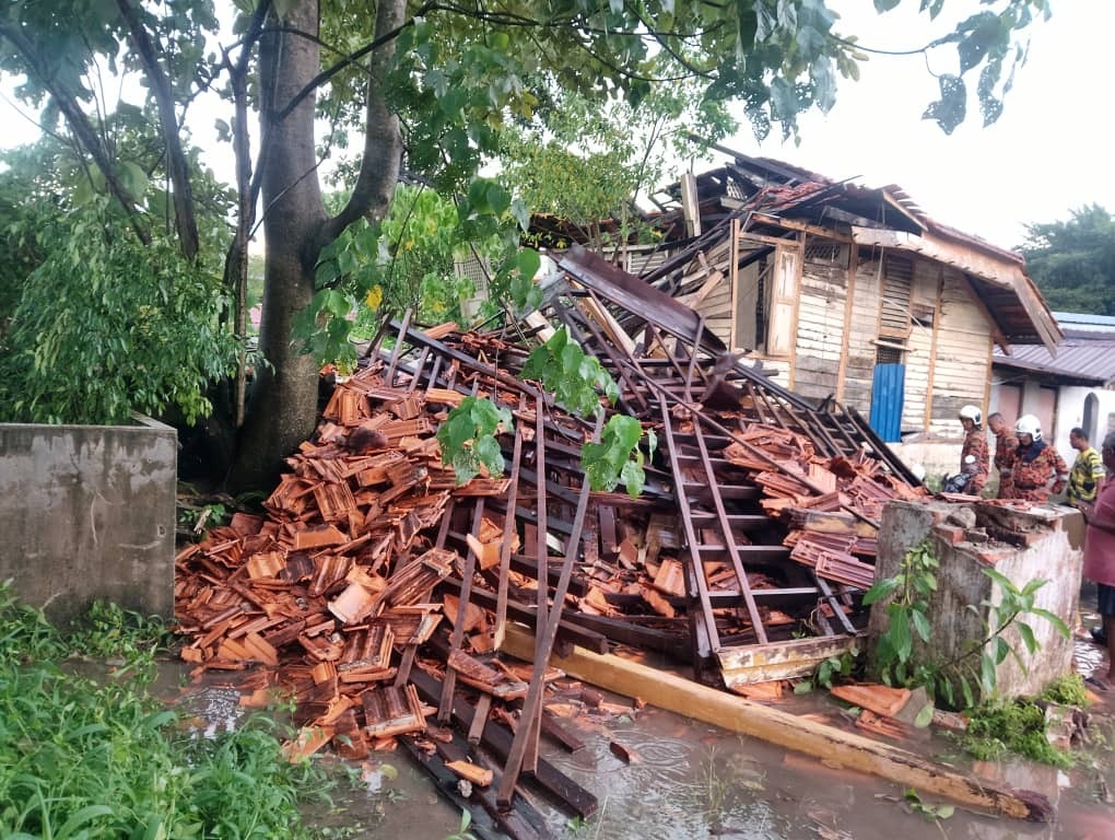 暴风雨袭怡保掀塌围墙 5人避雨遭压伤一人骨折